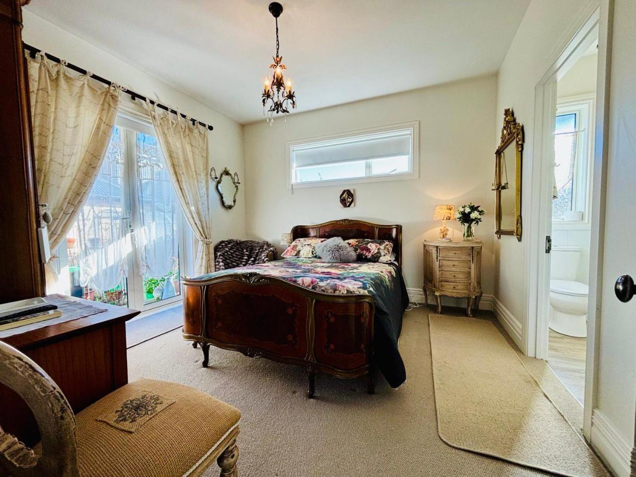 Papanui Paris Inspired Apartment ไครสต์เชิร์ช ภายนอก รูปภาพ