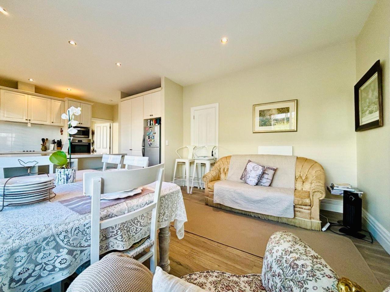 Papanui Paris Inspired Apartment ไครสต์เชิร์ช ภายนอก รูปภาพ