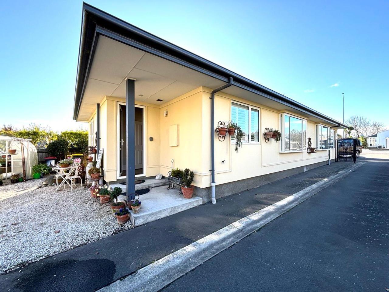 Papanui Paris Inspired Apartment ไครสต์เชิร์ช ภายนอก รูปภาพ