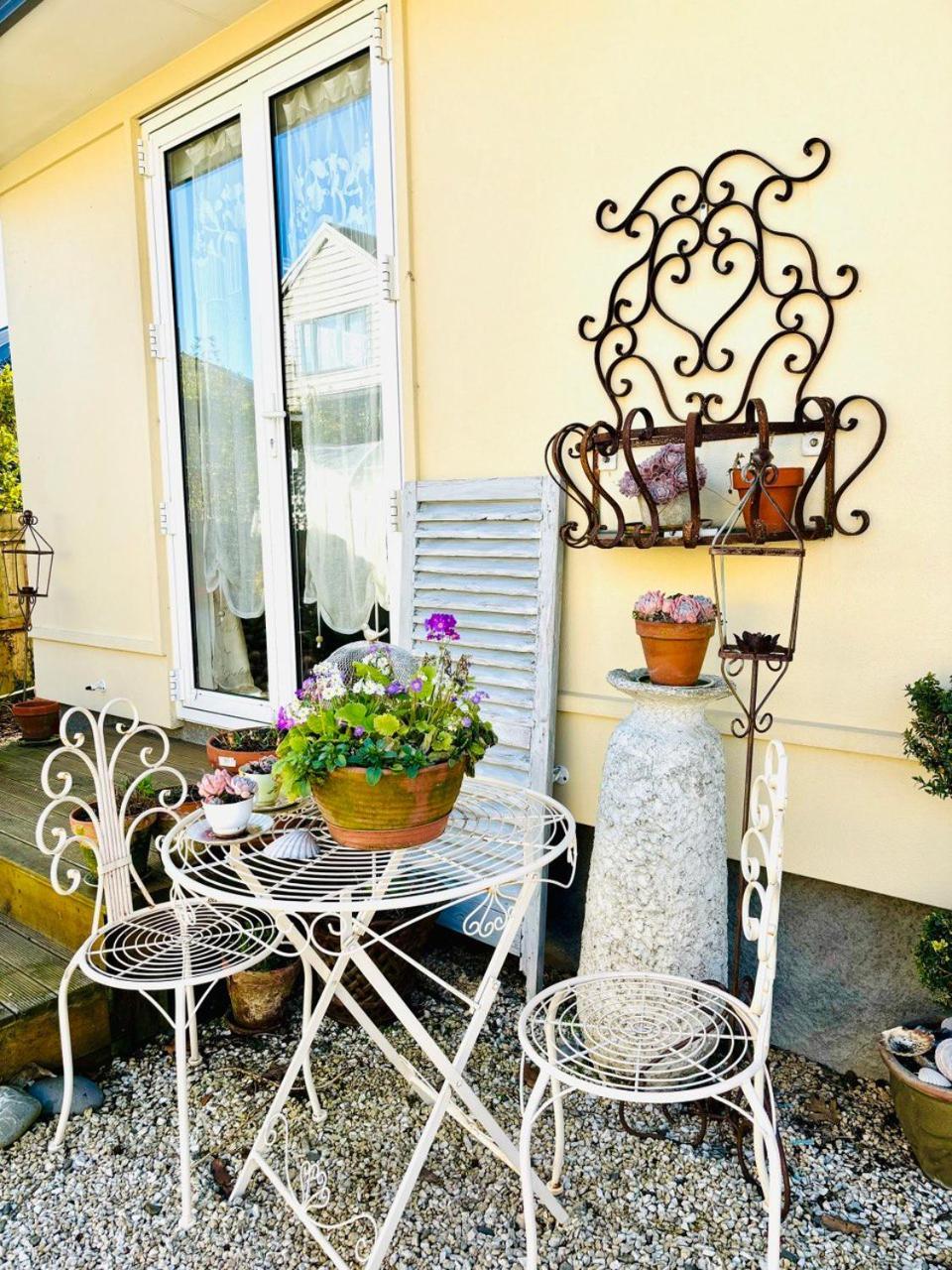 Papanui Paris Inspired Apartment ไครสต์เชิร์ช ภายนอก รูปภาพ